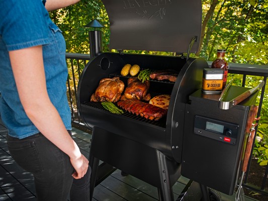 מעשנת בשר וגריל בשר דגם פרו 575 – Traeger Pro 575