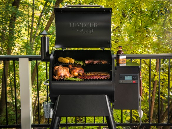 מעשנת בשר וגריל בשר דגם פרו 575 – Traeger Pro 575