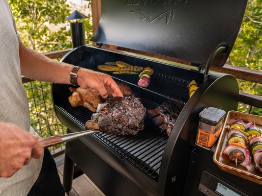 מעשנת בשר וגריל בשר דגם פרו 780 – Traeger Pro 780