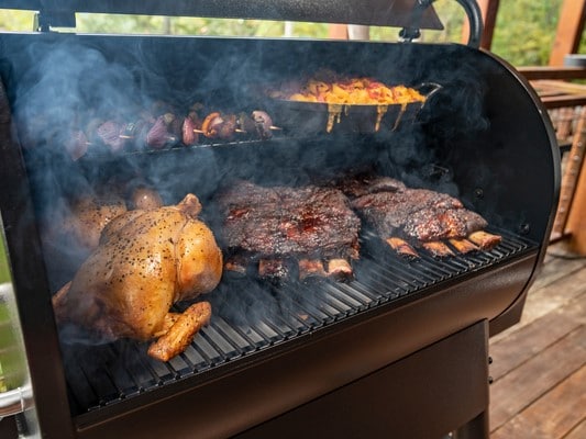 מעשנת בשר וגריל בשר דגם פרו 780 – Traeger Pro 780