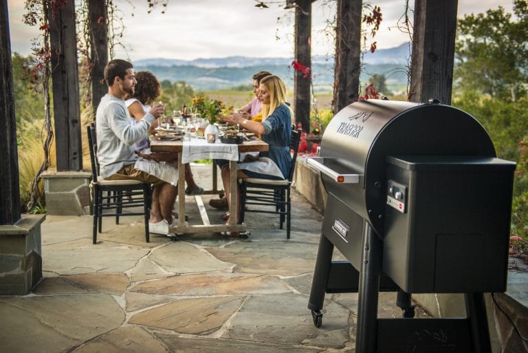 מעשנת בשר וגריל בשר דגם איירונווד – Traeger Ironwood 650