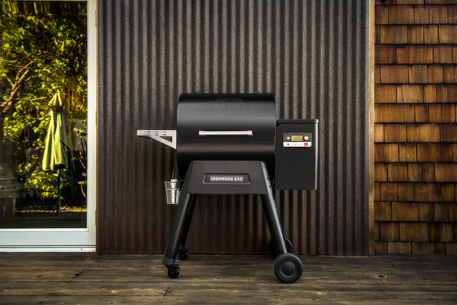 מעשנת בשר וגריל בשר דגם איירונווד – Traeger Ironwood 650